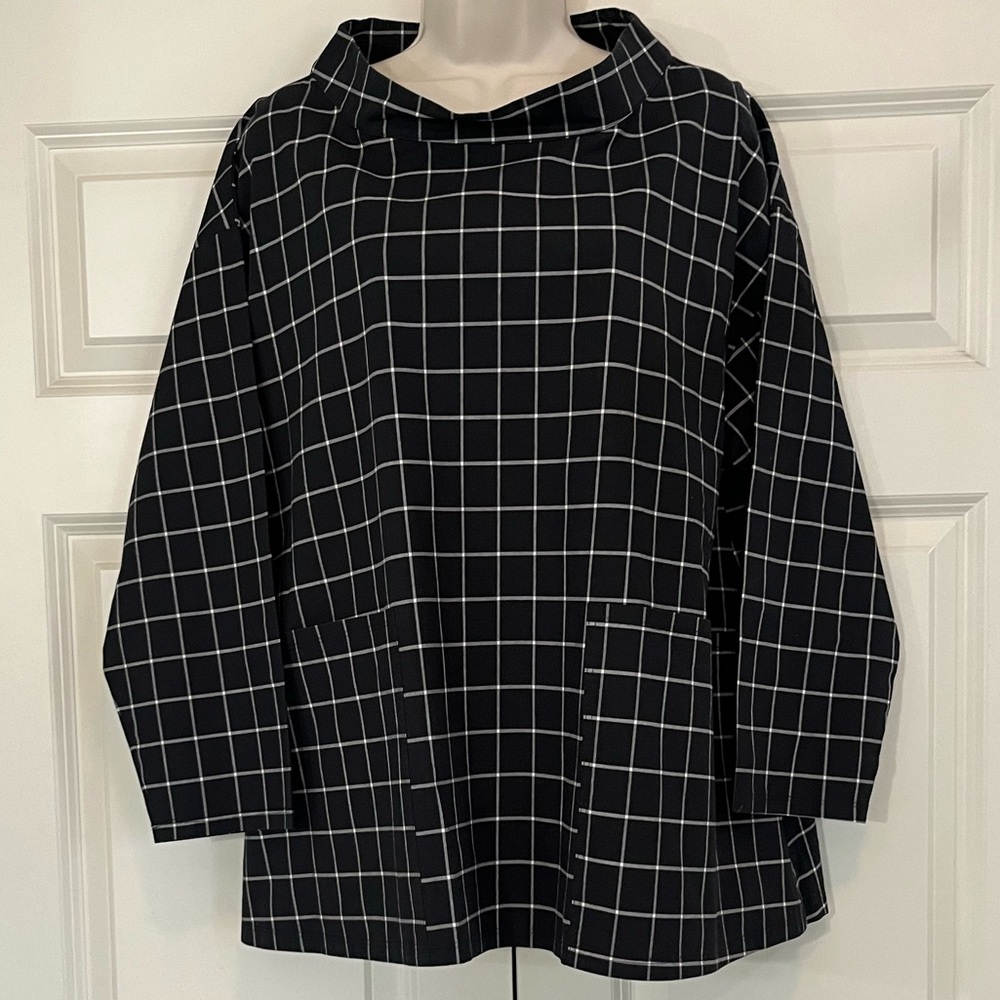 Spirit House Black & White Mock Neck Checkered Tunic Size Medium